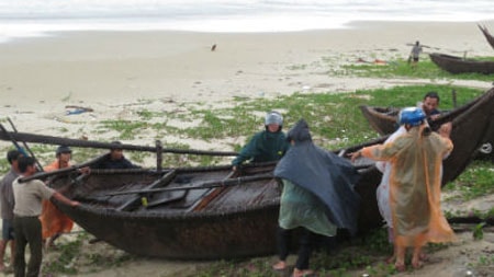 Ngư dân tìm cách chống bão (Ảnh minh họa)