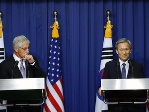 Bộ trưởng quốc phòng Hàn Quốc Kim Kwan-jin và người đồng cấp Mỹ Chuck Hagel tại cuộc họp báo chung. (Nguồn: AFP)