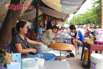 Quán bánh mướt tại Cổng Thành