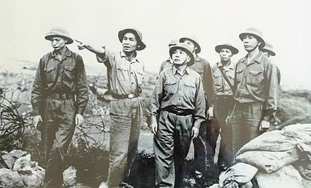 Đại tướng Võ Nguyên Giáp vào thị sát chiến trường Quảng Trị năm 1973.