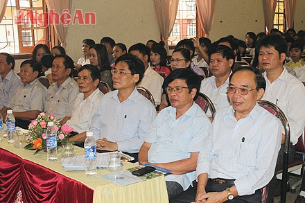 Đại biểu dự lễ khai giảng trường Cao Đẳng VHNT