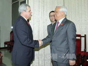 Phó Chủ tịch Quốc hội Uông Chu Lưu tiếp ông Homero Acosta Alvarez, Thư ký Hội đồng Nhà nước Cuba. (Ảnh: An Đăng/TTXVN)