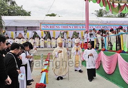 The Consecration of Auxiliary Bishop Peter Nguyen Van Vien at Vinh dioceses Espicopal See