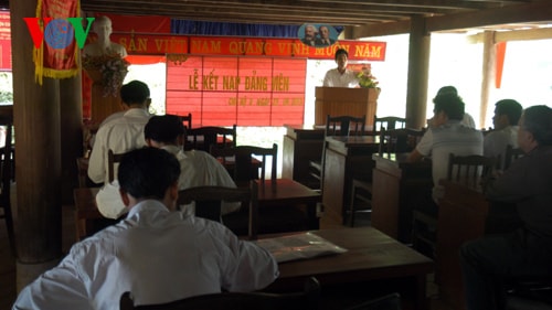 Các dự án tái định cư không có vốn để tiếp tục triển khai, dân bức xúc quy tội cho chính quyền huyện.