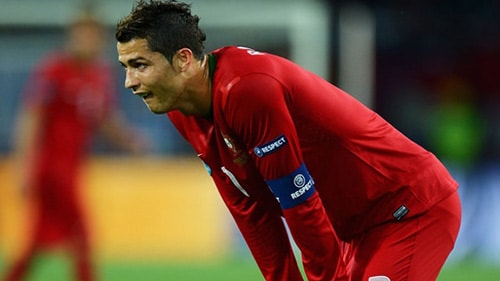 Bồ Đào Nha của Ronaldo đang run rẩy trước lễ bốc thăm (Ảnh: Getty Images).