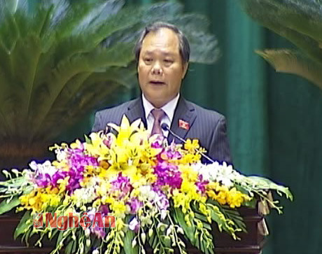 Chủ nhiệm UB pháp luật của QH Phan Trung Lý trình bày Dự thảo sửa đổi hiến pháp năm 1992