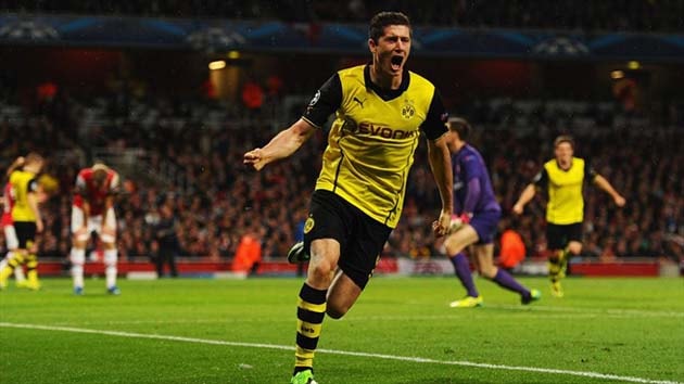 Robert Lewandowski nhấn chìm Arsenal. (Nguồn: AFP/Getty Images)