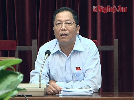 Ông Phạm Văn Tấn điều hành buổi thảo luận.