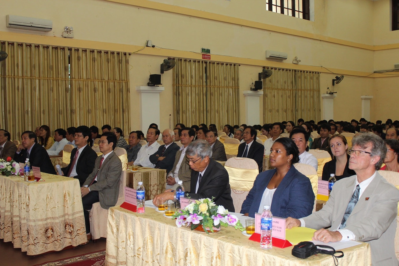 Các đại biểu nước Pháp dự lễ