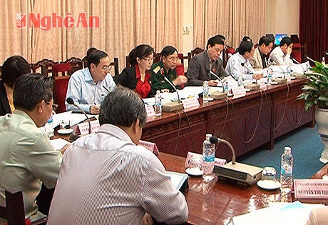 Đoàn Đại biểu Quốc hội tỉnh Nghệ An dự buổi thảo luận