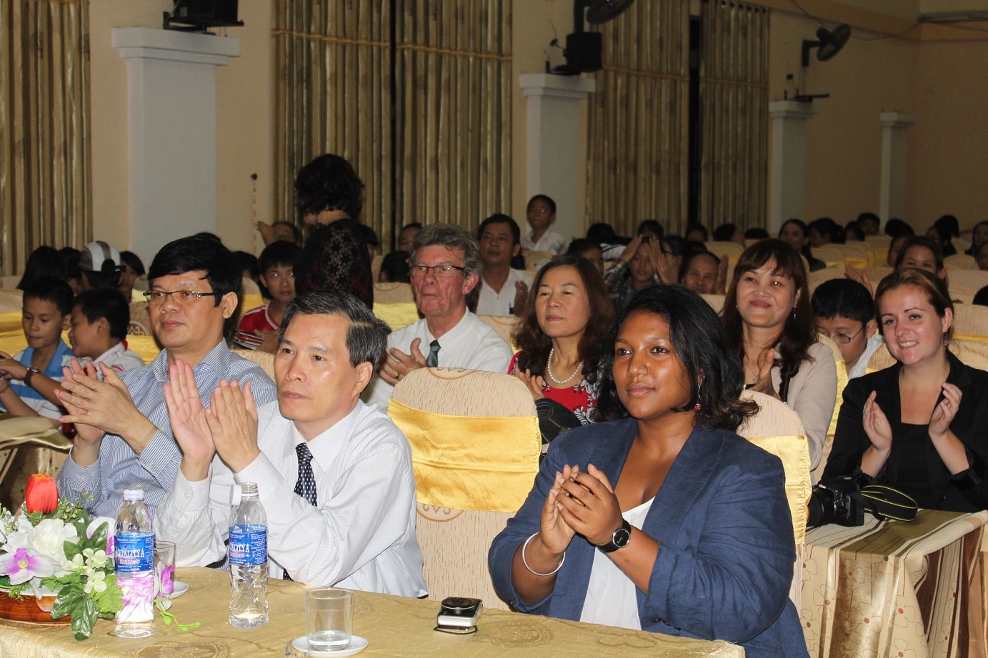 Các đại biểu tham dự đêm giao lưu văn nghệ