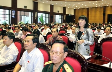 ĐB phát biểu ý kiến về dự thảo Luật Bảo vệ và kiểm dịch thực vật tại Hội trường sáng 29/10.
