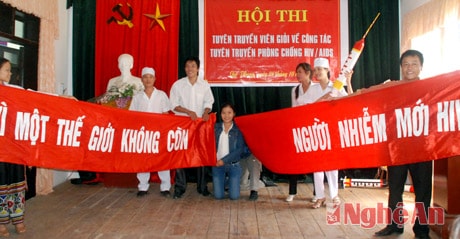 Hội thi tuyên truyền viên giỏi trong công tác phòng, chống HIV/AIDS ở huyện Quế Phong.