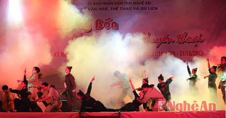 “Xanh mãi  tuổi hai mươi”.