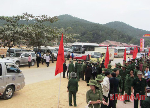 Rất đông các cựu TNXP từ các nơi tề tự về Truông Bồn sáng ngày 31/10