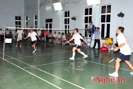 Trận đấu đội Thị ủy Cửa Lò gặp Bệnh viện Giao thông 4