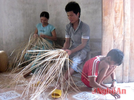 Sản xuất tại Làng nghề mây tre đan Trúc Vọng (Quỳnh Thanh - Quỳnh Lưu).