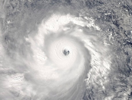 Ảnh chụp mắt bão Haiyan của NASA từ vệ tinh, hình ảnh cho thấy năng lượng tích tụ của siêu bão này lớn chưa từng có