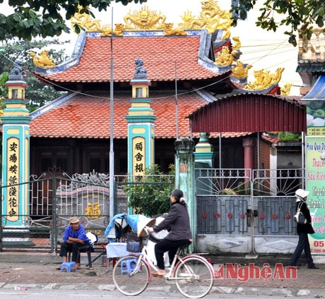 Nhà thờ chi họ Nguyễn Hữu  (di tích Lịch sử - Văn hóa  cấp tỉnh)  trên đường  Hồ Tùng Mậu