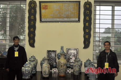 Gian trưng bày gốm sứ hoa lan tại Đại hội Chi hội Di sản văn hóa – Cổ vật Sông Lam lần thứ I.