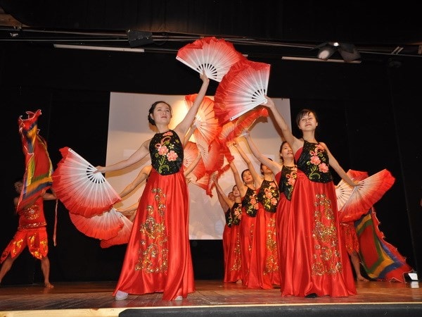 Một tiết mục văn nghệ trong Festival thanh niên sinh viên Việt Nam lần 2 ở Italy. (Ảnh: Phạm Thành/Vietnam+)