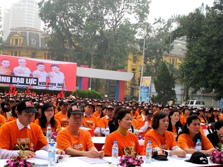 Đông đảo các tổ chức, đoàn thể xã hội tham gia hưởng ứng lễ mít tinh “Chung tay xóa bỏ bạo lực đối với phụ nữ”