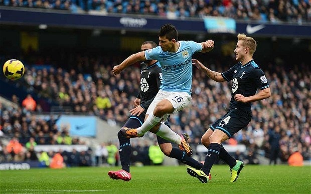 Manchester City (áo xanh) có một tối thi đấu thăng hoa (Ảnh:Getty)