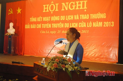 Đồng chí Đinh Thị Lệ Thanh phát biểu tại buổi lễ.