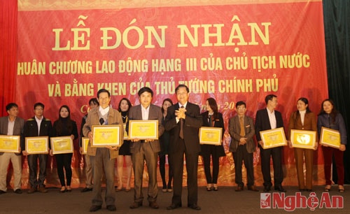 Trao giải cho các tác phẩm báo chí xuất sắc. 