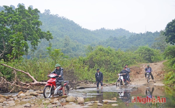 Gập ghềnh đường vào 