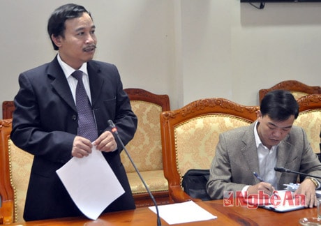 Lãnh đạo Sở Tài nguyên - Môi trường phát biểu tại cuộc thẩm tra 