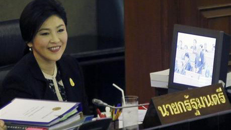 Thủ tướng Thái Lan Yingluck trong cuộc tranh luận tại Hạ viện hôm 26/11 (Ảnh: Reuters)