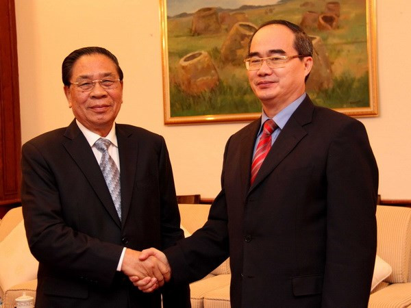 Chủ tịch Lào Chummaly Saynhasone tiếp Chủ tịch Mặt trận Nguyễn Thiện Nhân. (Ảnh: Hoàng Chương/Vietnam+)