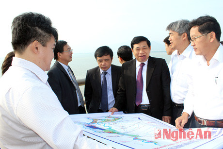 Đồng chí Nguyễn Xuân Đường tham quan, khảo sát xây dựng Khu kinh tế Nhơn Hội- Bình Điịnh