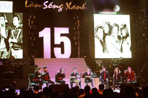 MTV và 5 Dòng Kẻ biểu diễn trong LSX 2012