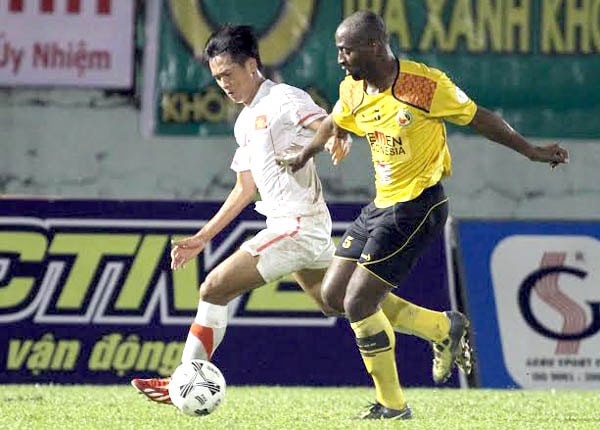 U23 Việt Nam (trái) tự tin đặt mục tiêu thắng U23 Brunei. Ảnh: Quang Nhựt