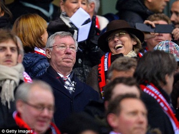 Sir Alex theo dõi trận M.U thắng Leverkusen 5-0. (Nguồn: Getty Images)