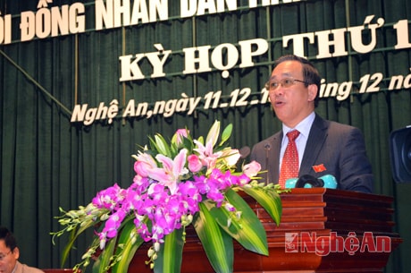 Đồng chí Trần Hồng Châu - Phó bí thư Thường trực tỉnh ủy - Chủ tịch HĐND tỉnh đọc lời khai mạc kỳ họp