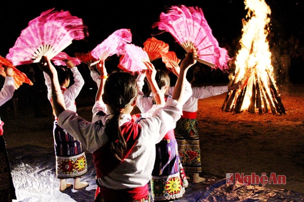 Đêm lửa ấm ở Kỳ Sơn. Ảnh: T.H