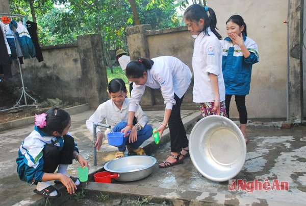 Nguồn nước sạch đã được đưa vào sử dụng tại trường.