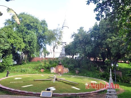 Chùa Wat Phnom nằm trên ngọn đồi ở thủ đô Phnom penh
