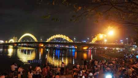 Cầu Rồng bắc qua sông Hàn, TP Đà Nẵng. (Ảnh: Đình Tăng)