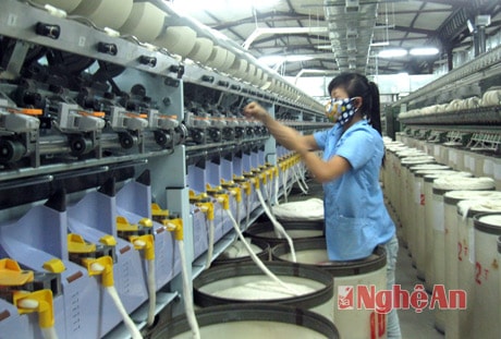 Dây chuyền kéo sợi OE của Công ty CP Dệt may Hoàng Thị Loan.