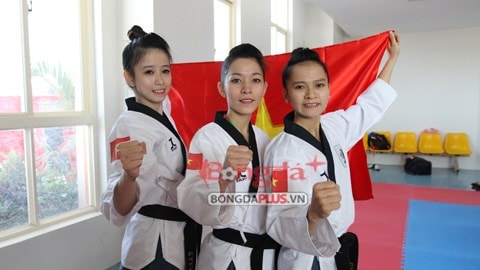 Các nữ võ sỹ taekwondo giành HCV đầu tiên cho đoàn TTVN trong ngày thi đấu hôm nay - Ảnh: Đức Cường