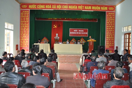 Toàn cảnh hội nghị tiếp xúc cử tri tại xã Tân Phú, Tân Kỳ