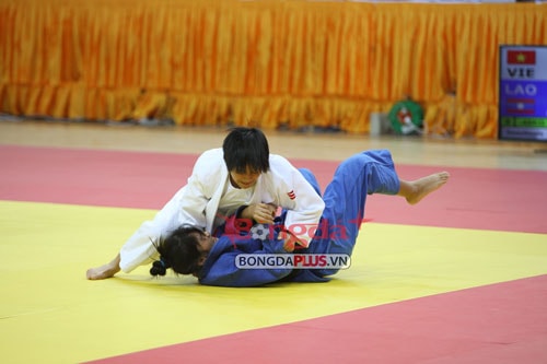 Nữ hoàng Judo Văn Ngọc Tú nhẹ nhàng hạ đối thủ để vào chung kết - Ảnh: Đức Cường