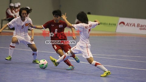 ĐT Futsal nữ Việt Nam tạm bị dẫn trước 0-2 - Ảnh: Đức Cường