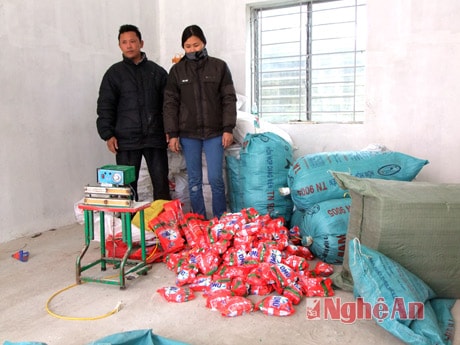 Chủ hàng cùng tang vật thu giữ tại cơ quan điều tra