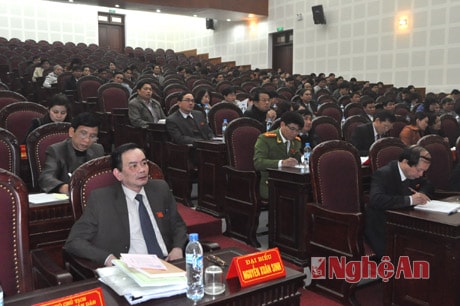 Các đại biểu tham gia phiên chất vấn và trả lời chất vấn.