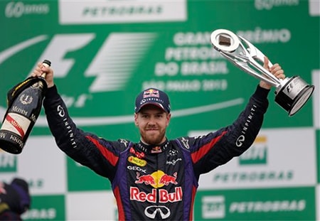 Vettel trở thành tượng đài mới ở làng đua F1